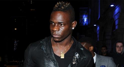 النيابة الفرنسية تحفظ شكوى بسبب إهانات عنصرية ضد بالوتيلي